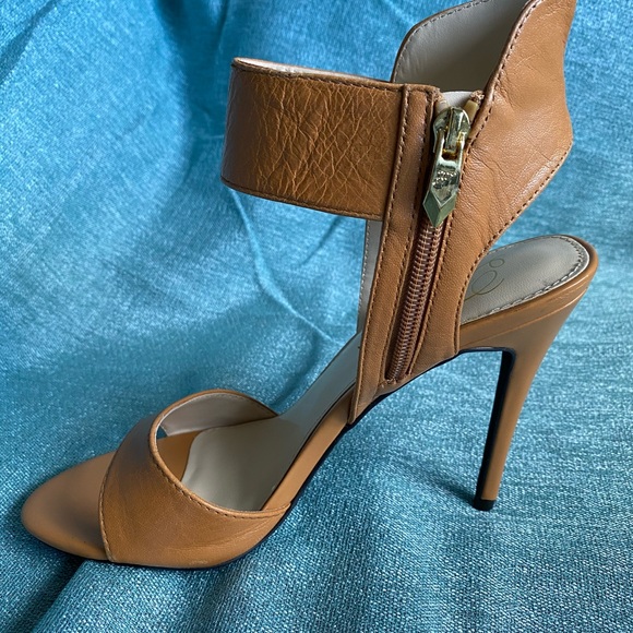 Tan leather heels - Picture 2 of 3